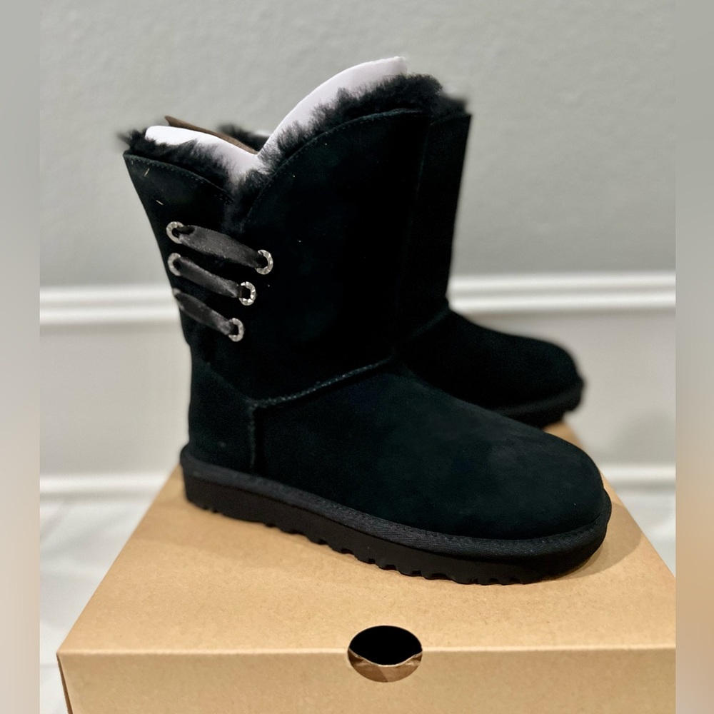 Brand new! Women’s Ugg satin ribbon